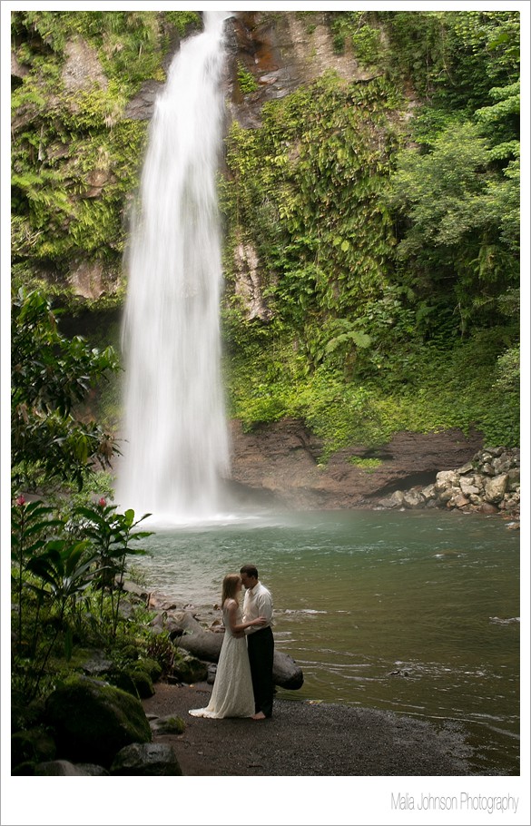Taveuni Waterfall Trash the Dress_0001.jpg