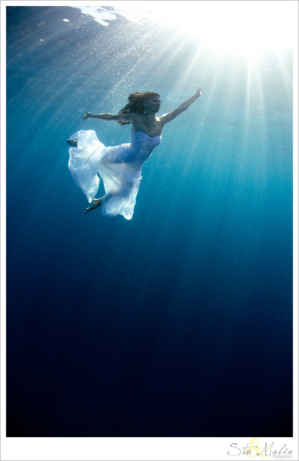 Fiji-Underwater-Trash-the-Dress_0012.jpg