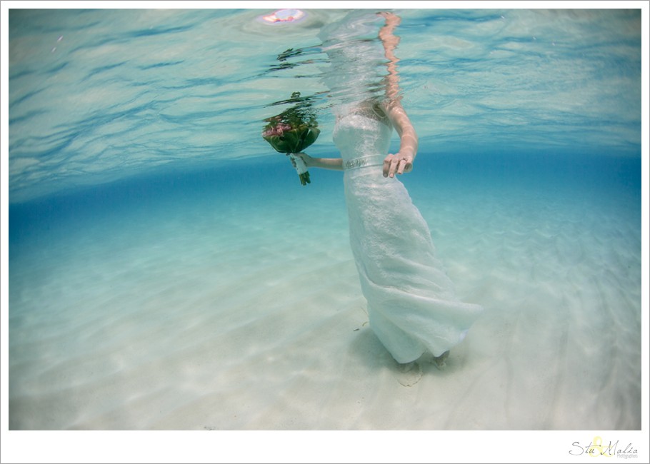 Lora & Nikki: Underwater Portrait Session | Fiji Photographers | Fiji ...